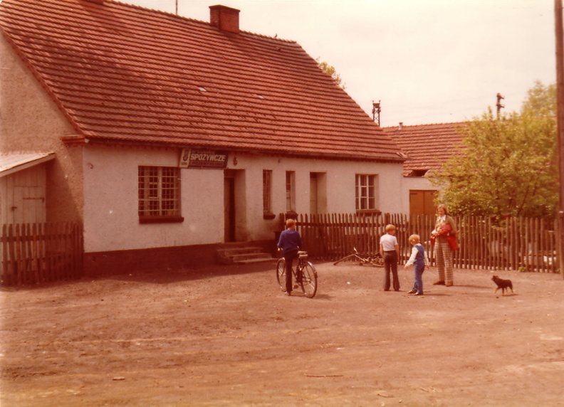 Helga v Elverfeldt in Bruschewitz ca 1975_001.jpg